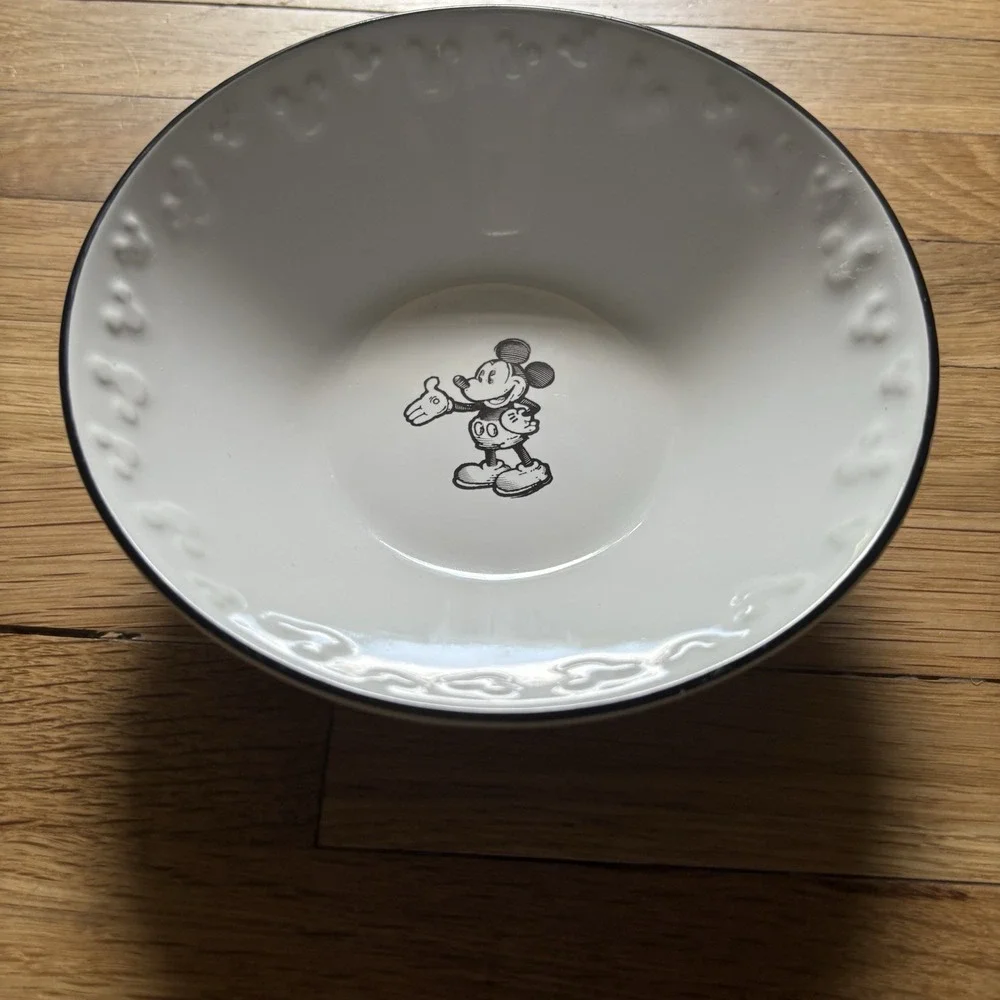 Disney Gourmet Mickey Mouse Black White Ceramic Bowl 6 1/4